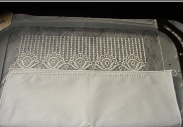 freestanding continuous lace