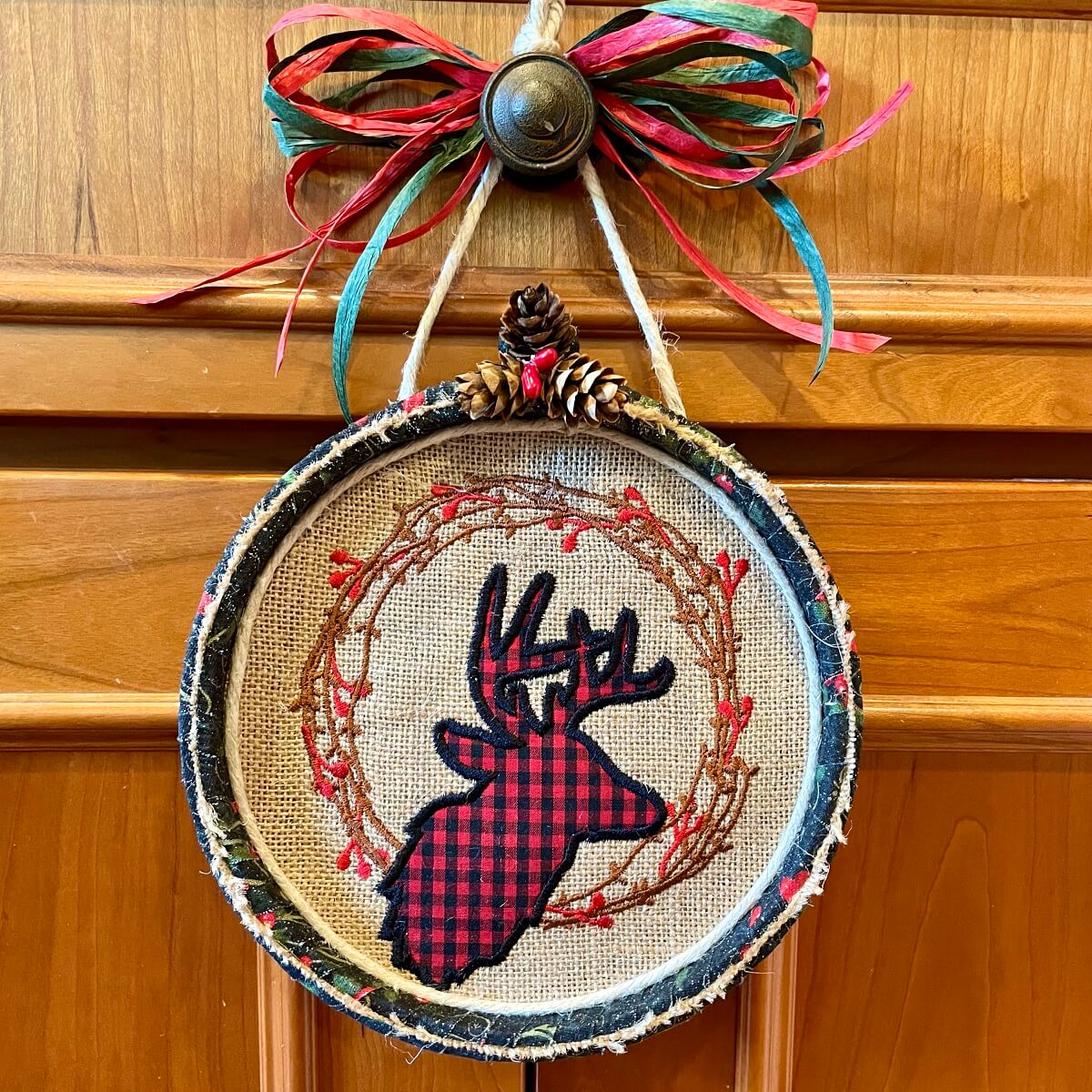 Deer Applique Wreath | In-the-hoop embroidery project